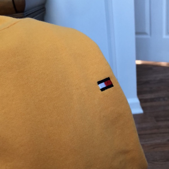 Nwot Tommy crop top - Picture 3 of 5